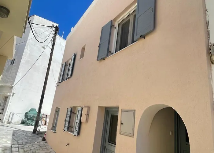 Modern & Comfortable House In The City Center